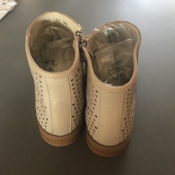 Selling boots - Picture 2 of 6